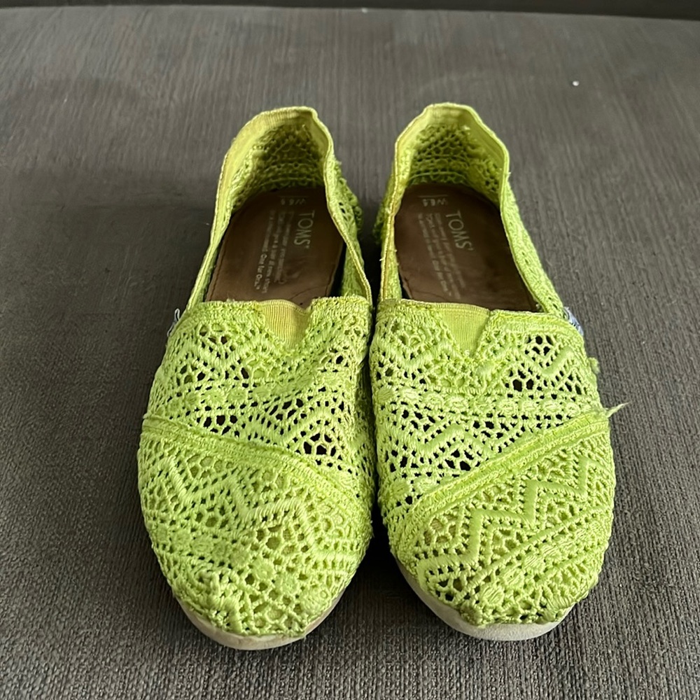 Tom’s lace slip ons